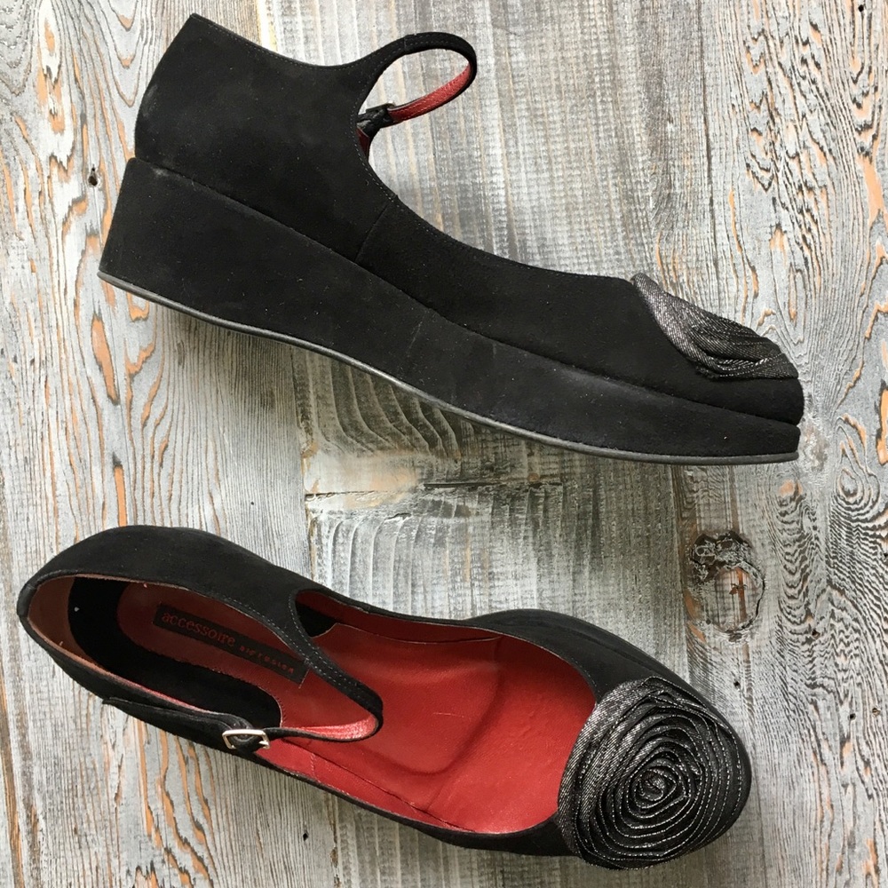 Black suede mary jane platforms with flower sz.41